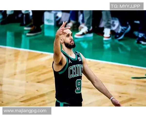 德里克怀特状态起伏16投6中三分球表现不佳但仍贡献16分5助攻2盖帽