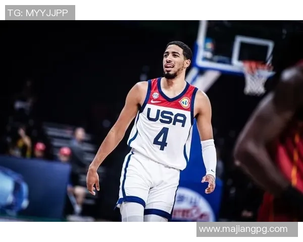 爱德华兹上半场表现惊艳9投7中三分4中5高效砍下23分4助零失误